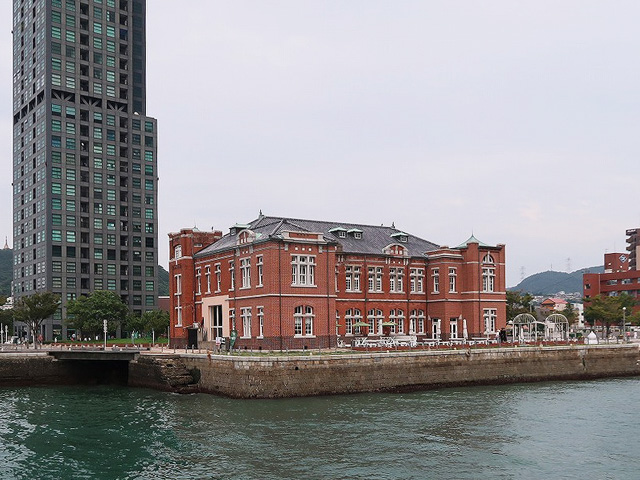 海辺の税関