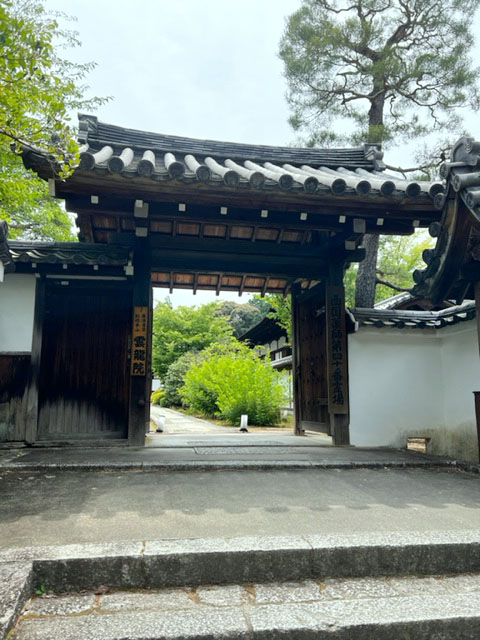 雲龍院山門